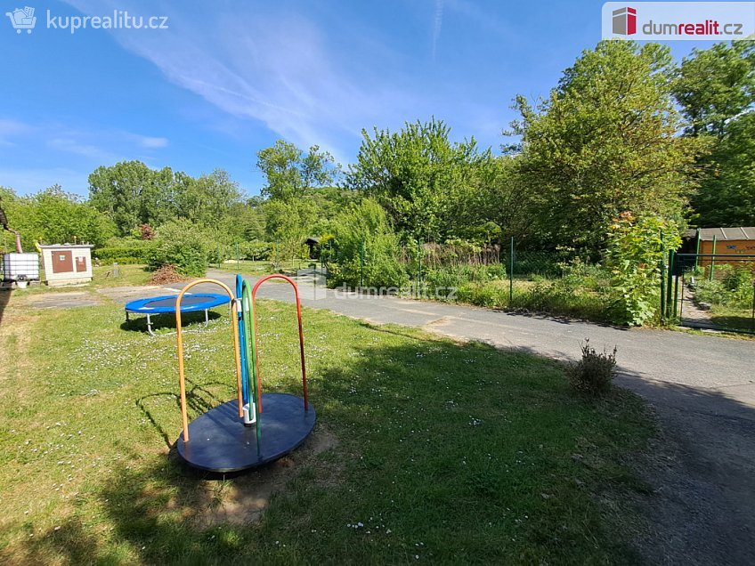 Prodej  zahrady 148 m^2 K Horkám, Praha 15 