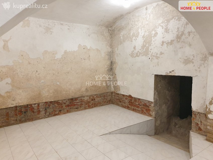 Pronájem  obchodních prostor 98 m^2 Malé náměstí, Benešov 