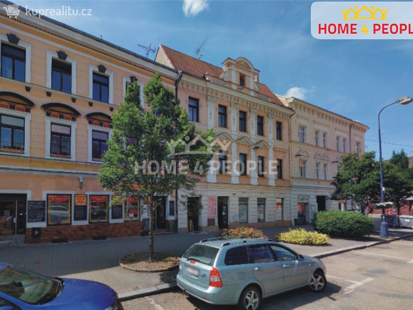 Pronájem  obchodních prostor 98 m^2 Malé náměstí, Benešov 