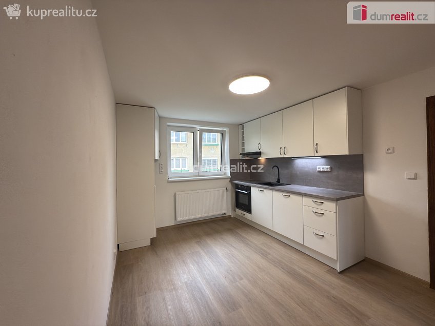 Pronájem bytu 2+1 55 m^2 Na Panském, Povrly 