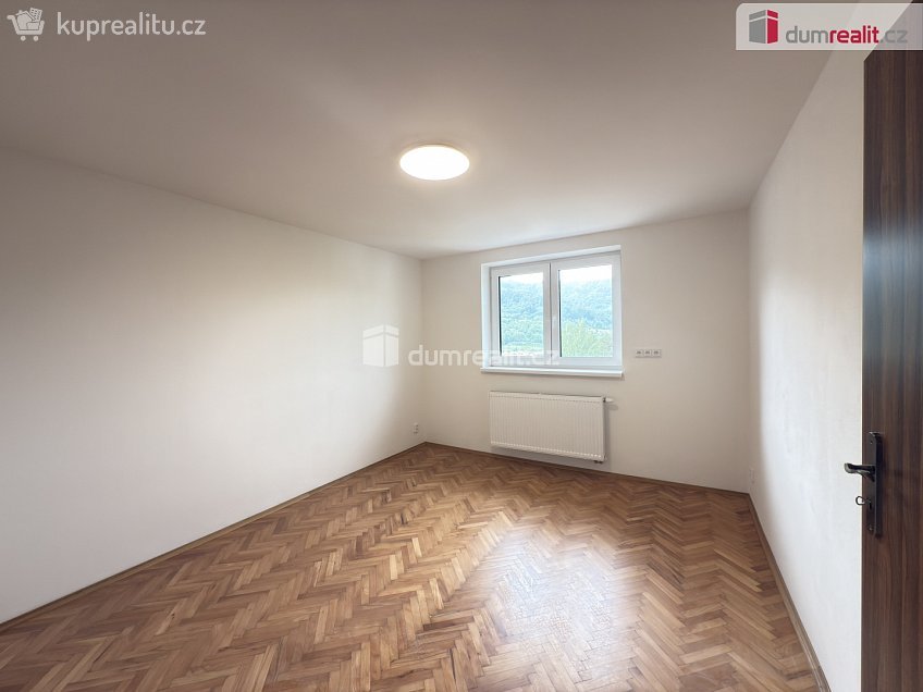 Pronájem bytu 2+1 55 m^2 Na Panském, Povrly 