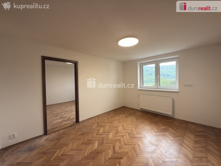 Pronájem bytu 2+1 55 m^2 Na Panském, Povrly 