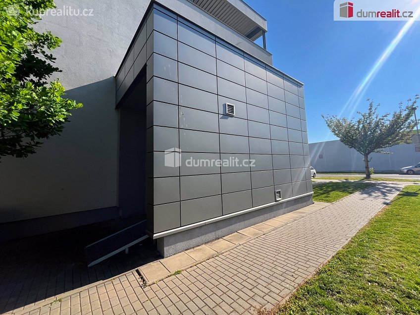 Pronájem  garáže 13 m^2 Města Mayen, Uherské Hradiště 