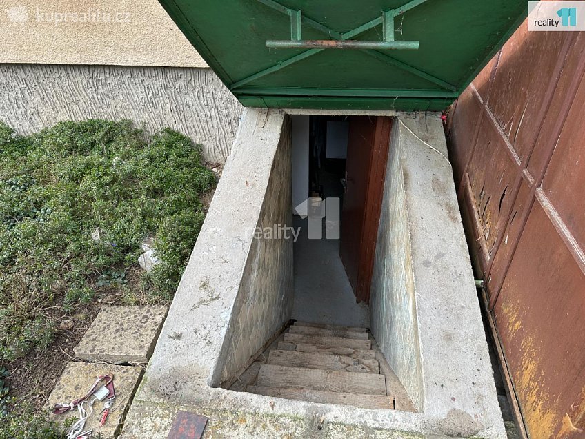Pronájem  chaty 30 m^2 U obce, Praha 12 