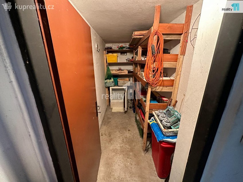 Pronájem  chaty 30 m^2 U obce, Praha 12 