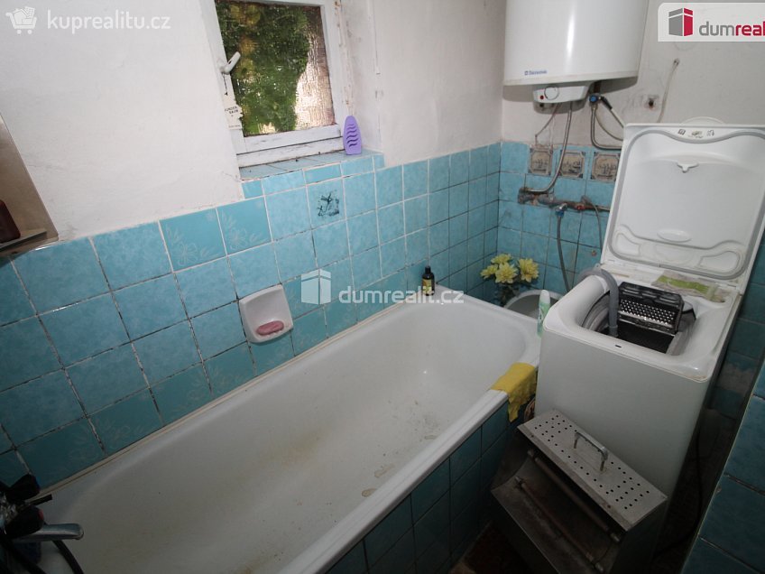 Prodej  rodinného domu 60 m^2 Holenická, Praha 19 