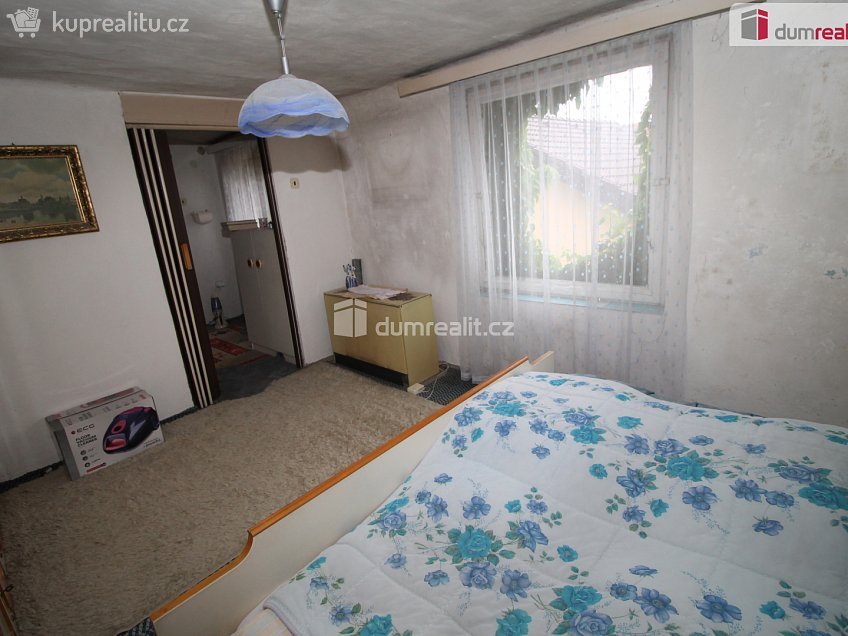 Prodej  rodinného domu 60 m^2 Holenická, Praha 19 