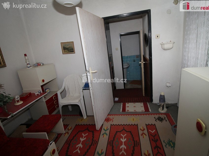 Prodej  rodinného domu 60 m^2 Holenická, Praha 19 