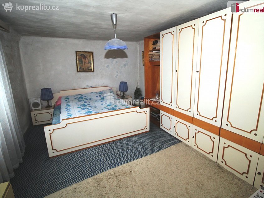 Prodej  rodinného domu 60 m^2 Holenická, Praha 19 