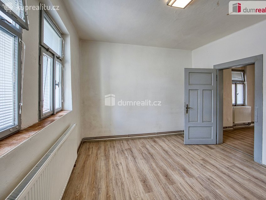 Pronájem bytu 2+kk 45 m^2 Hlavní, Neratovice 