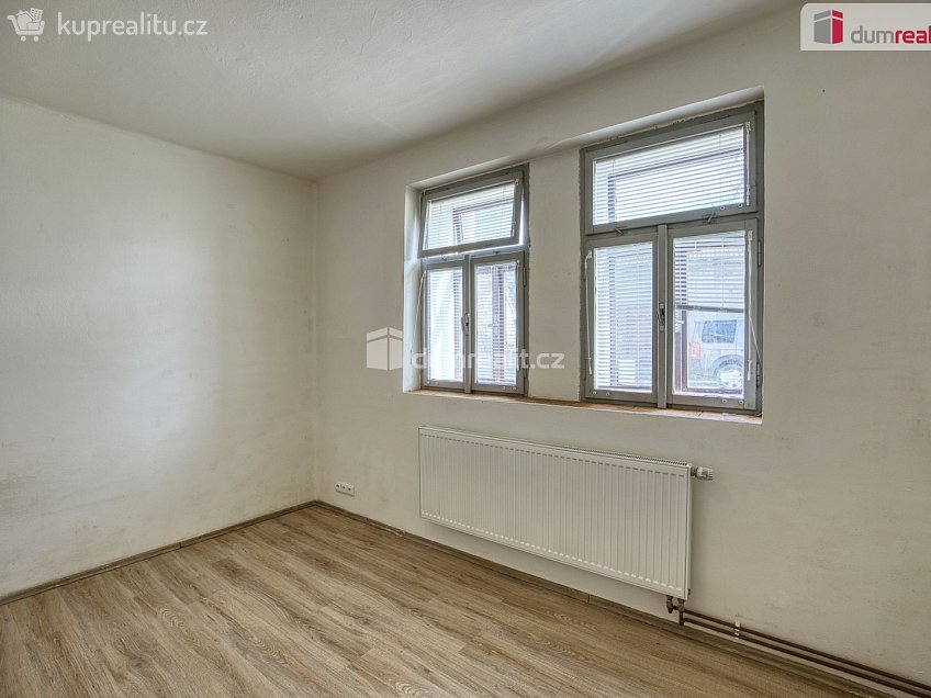 Pronájem bytu 2+kk 45 m^2 Hlavní, Neratovice 