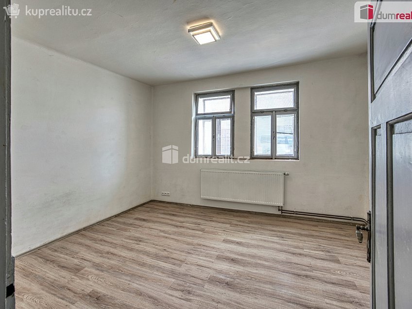 Pronájem bytu 2+kk 45 m^2 Hlavní, Neratovice 