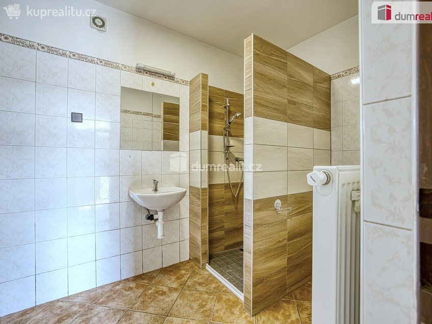 Pronájem bytu 2+kk 45 m^2 Hlavní, Neratovice 