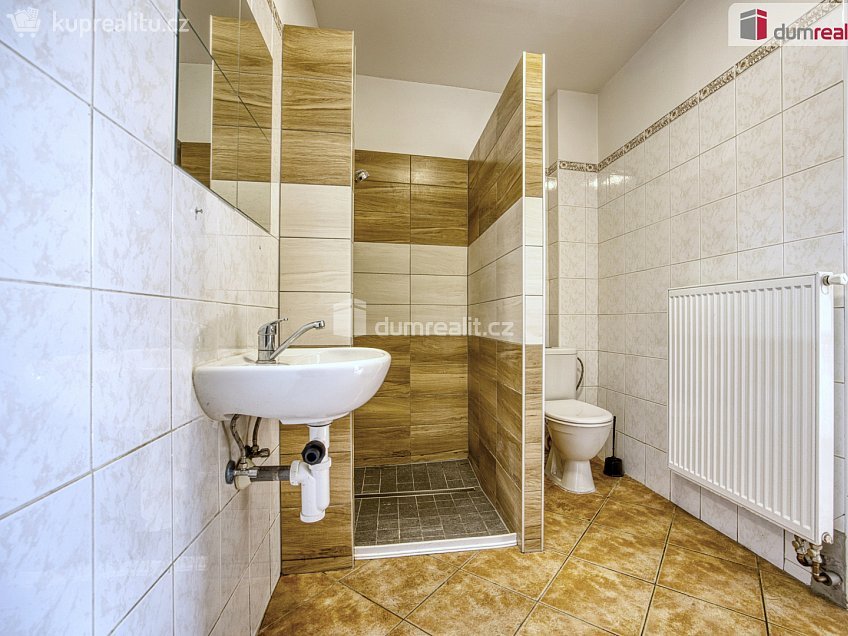 Pronájem bytu 2+kk 45 m^2 Hlavní, Neratovice 