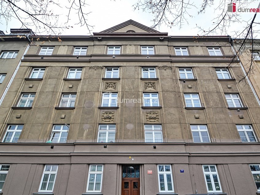Prodej bytu 2+kk 53 m^2 Na Zatlance, Praha 5 