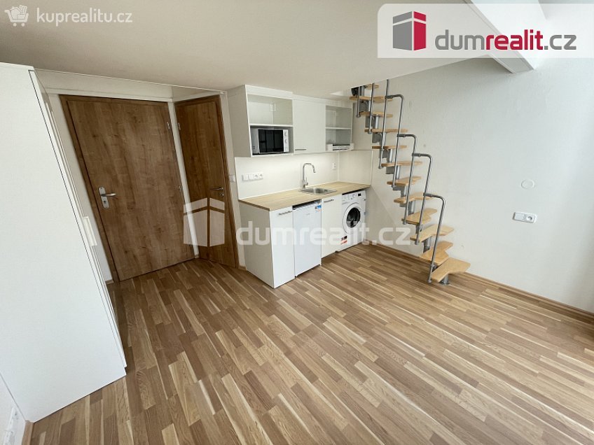 Pronájem bytu 1+kk 25 m^2 Radlická, Praha 5 
