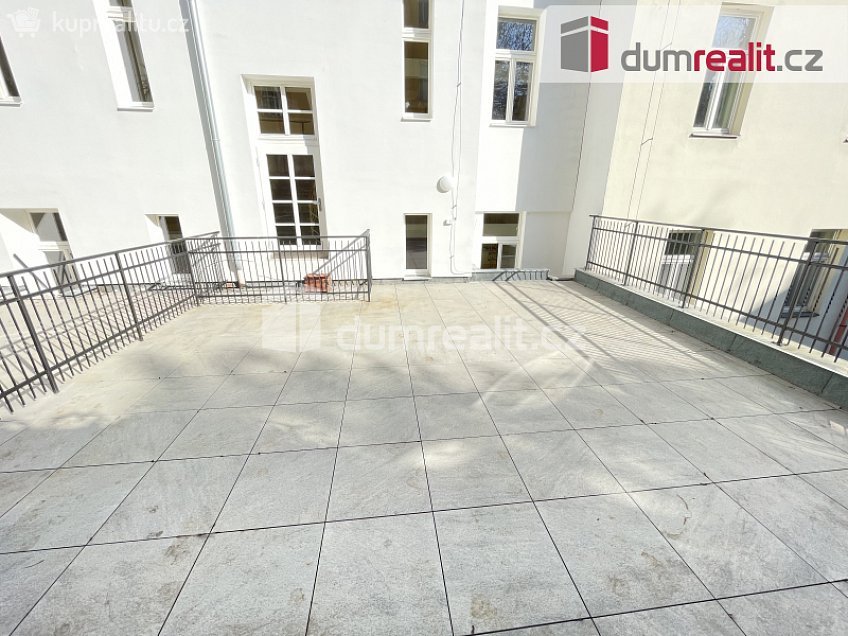 Pronájem bytu 1+kk 25 m^2 Radlická, Praha 5 