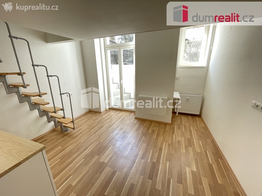Pronájem bytu 1+kk 25 m^2 Radlická, Praha 5 