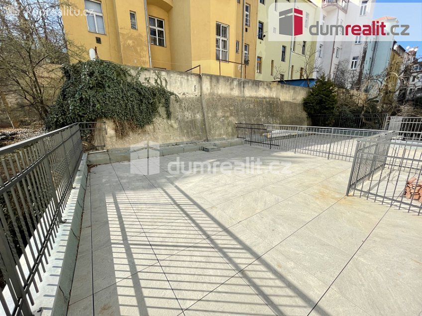 Pronájem bytu 1+kk 25 m^2 Radlická, Praha 5 