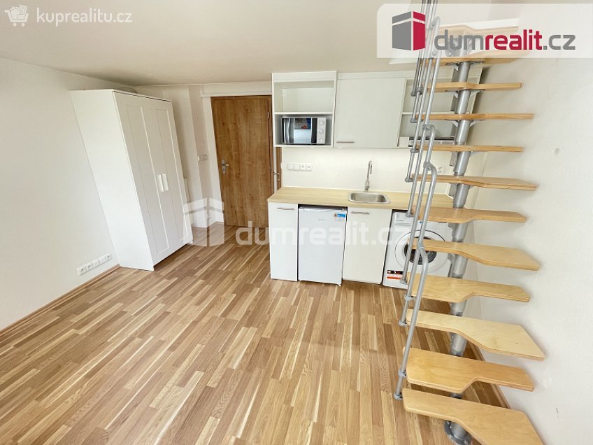 Pronájem bytu 1+kk 25 m^2 Radlická, Praha 5 