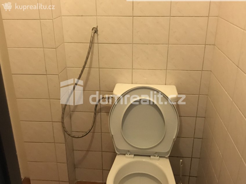 Pronájem bytu 1+1 26 m^2 Zenklova, Praha 8 