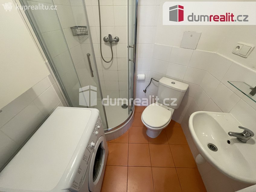 Pronájem bytu 1+kk 22 m^2 Svornosti, Praha 5 