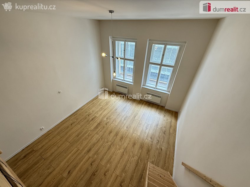 Pronájem bytu 1+kk 48 m^2 Na Valentince, Praha 5 