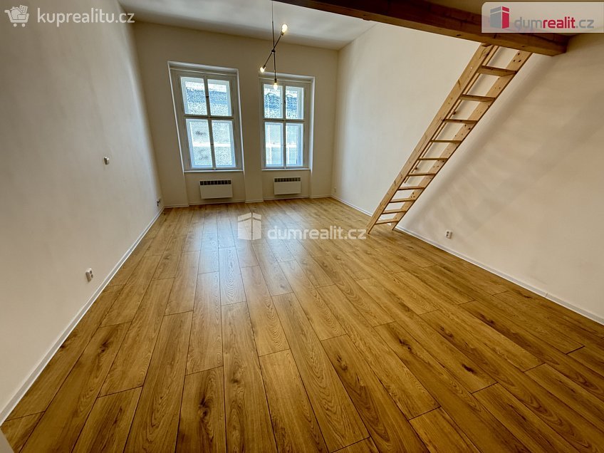 Pronájem bytu 1+kk 48 m^2 Na Valentince, Praha 5 