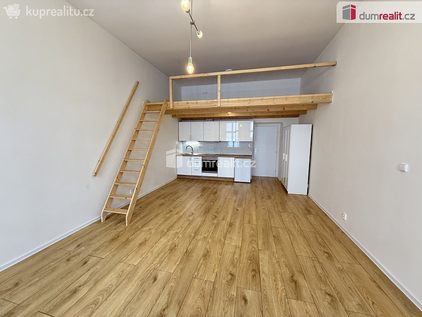 Pronájem bytu 1+kk 48 m^2 Na Valentince, Praha 5 