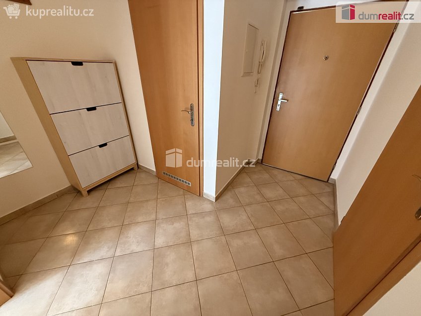 Pronájem bytu 2+kk 50 m^2 Velenovského, Praha 10 