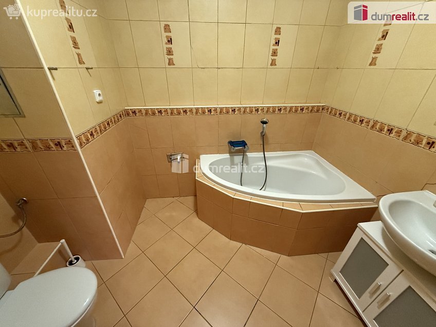 Pronájem bytu 2+kk 50 m^2 Velenovského, Praha 10 