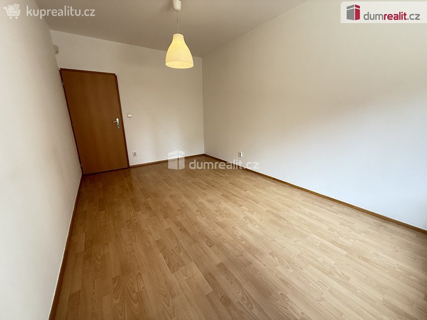 Pronájem bytu 2+kk 50 m^2 Velenovského, Praha 10 