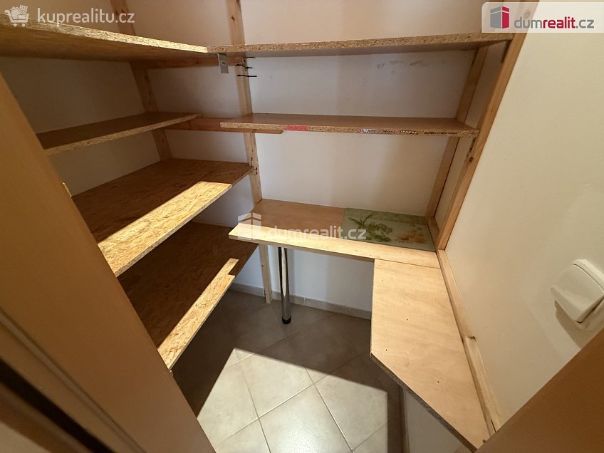 Pronájem bytu 2+kk 50 m^2 Velenovského, Praha 10 