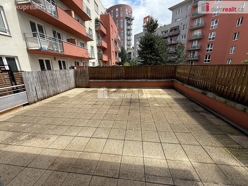 Pronájem bytu 2+kk 50 m^2 Velenovského, Praha 10 