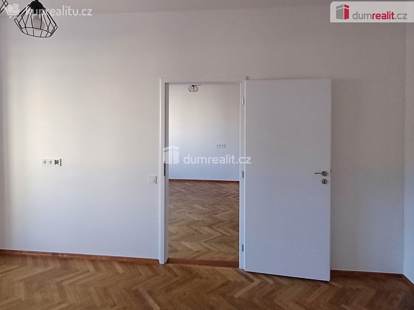 Pronájem bytu 2+1 71 m^2 Plzeňská, Praha 5 