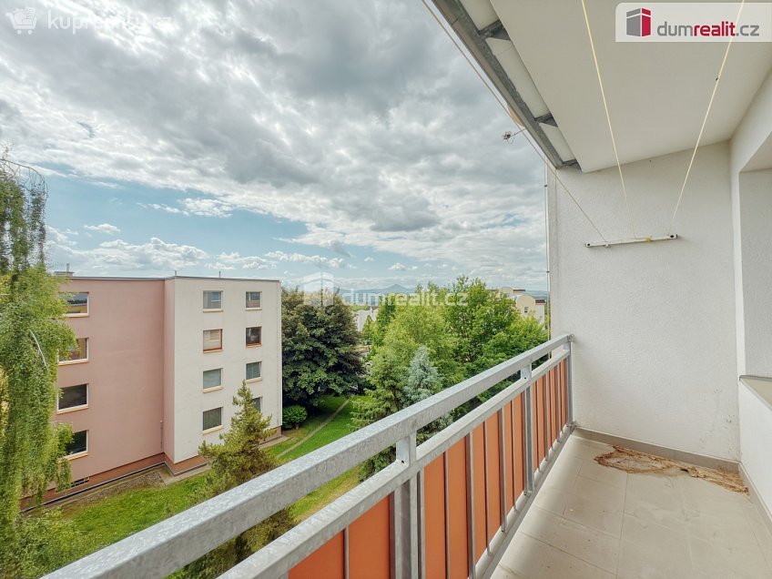 Prodej bytu 3+1 65 m^2 Jarní, Chlumec 