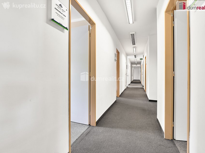 Pronájem  kanceláře 206 m^2 Libušina, Karlovy Vary 