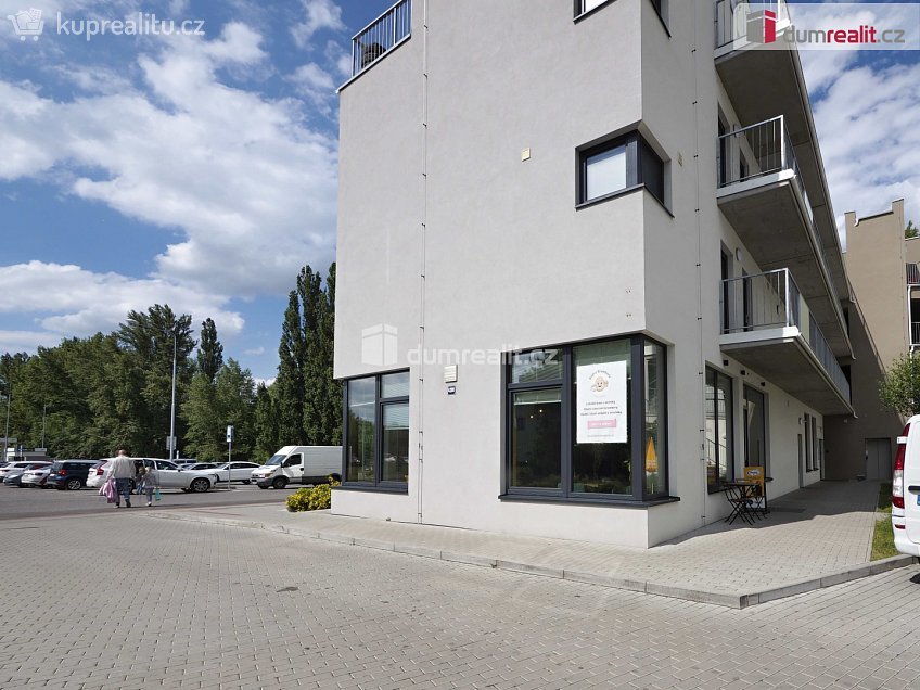 Pronájem  obchodních prostor 98 m^2 U Potoka, Mělník 