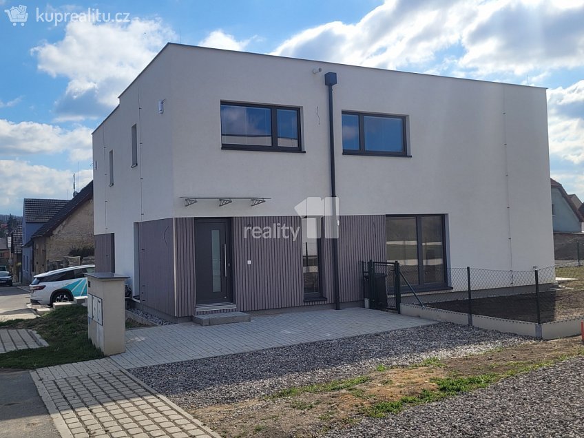 Pronájem  rodinného domu 119 m^2 Pechlátova, Kladno 