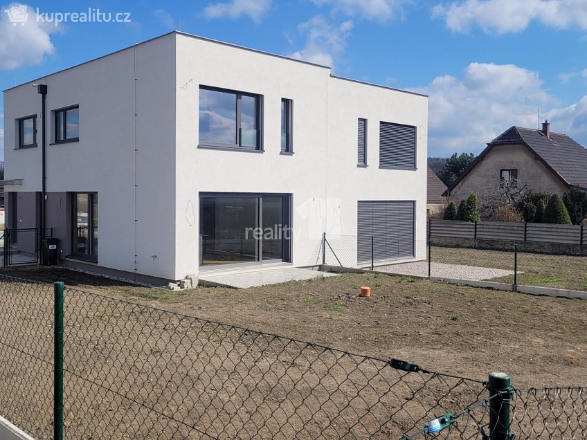 Pronájem  rodinného domu 119 m^2 Pechlátova, Kladno 
