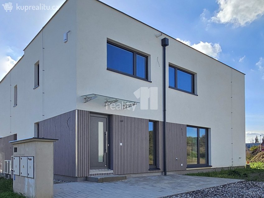 Pronájem  rodinného domu 119 m^2 Pechlátova, Kladno 