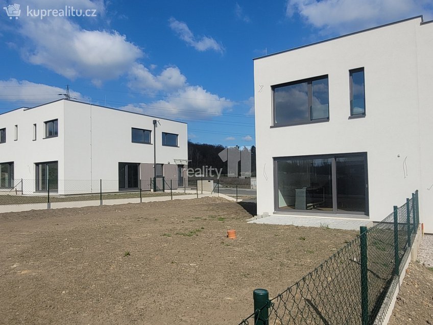 Pronájem  rodinného domu 119 m^2 Pechlátova, Kladno 