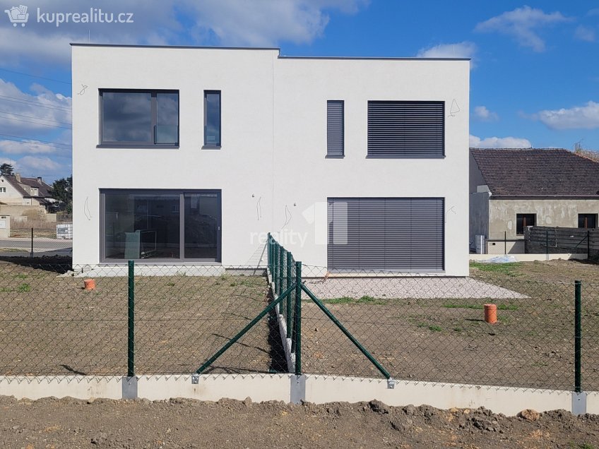 Pronájem  rodinného domu 119 m^2 Pechlátova, Kladno 