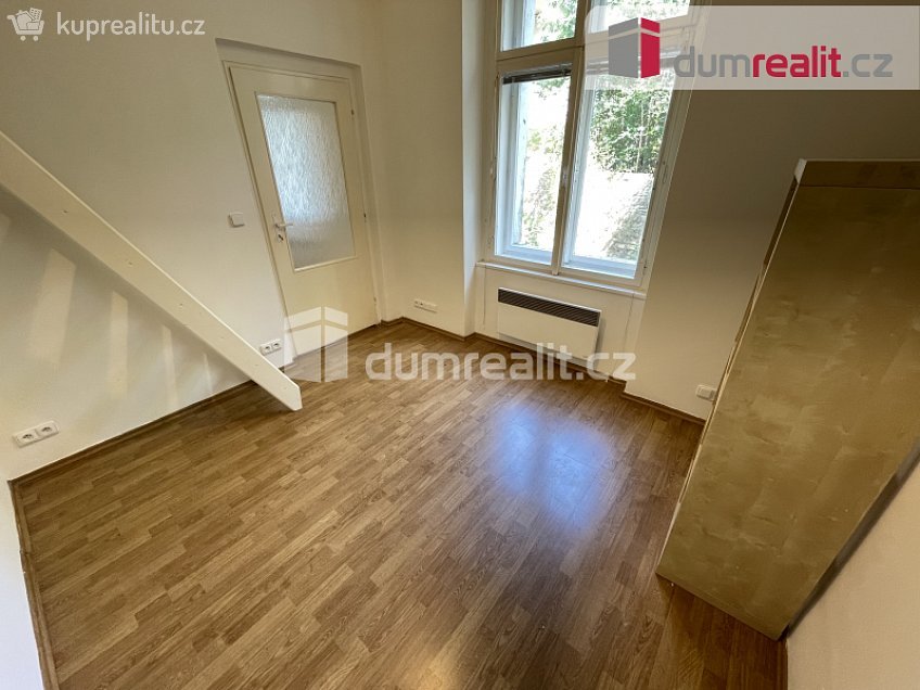 Pronájem bytu 2+kk 35 m^2 Kmochova, Praha 5 