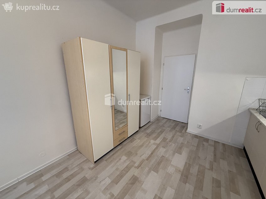 Pronájem bytu 1+kk 30 m^2 Moulíkova, Praha 5 