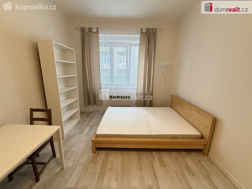 Pronájem bytu 1+kk 30 m^2 Moulíkova, Praha 5 