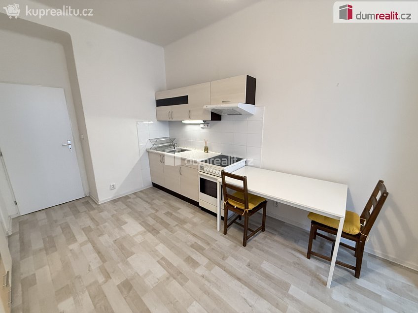 Pronájem bytu 1+kk 30 m^2 Moulíkova, Praha 5 