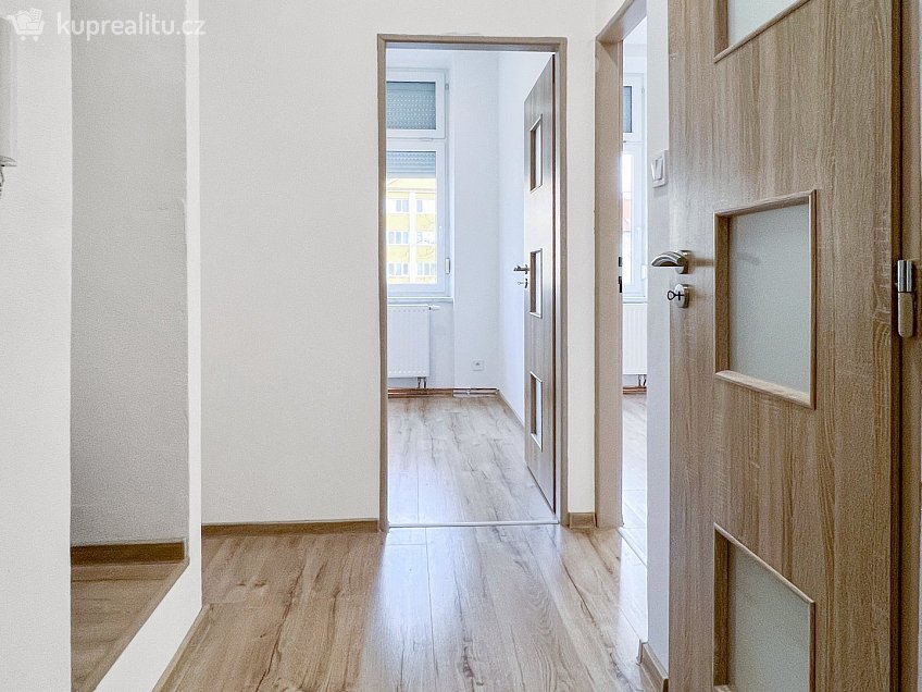 Pronájem bytu 1+1 35 m^2 Na Rejdišti, Znojmo 