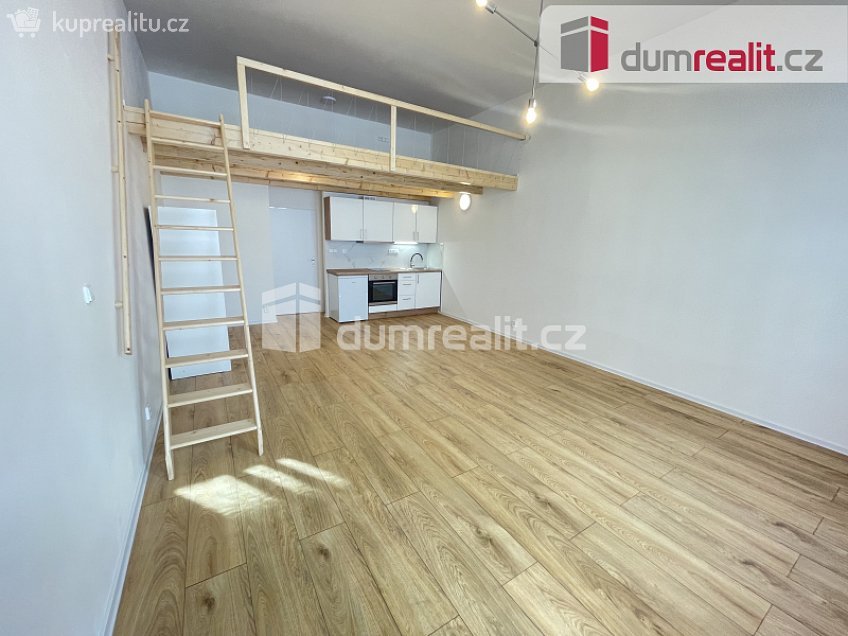 Pronájem bytu 1+kk 45 m^2 Na Valentince, Praha 5 