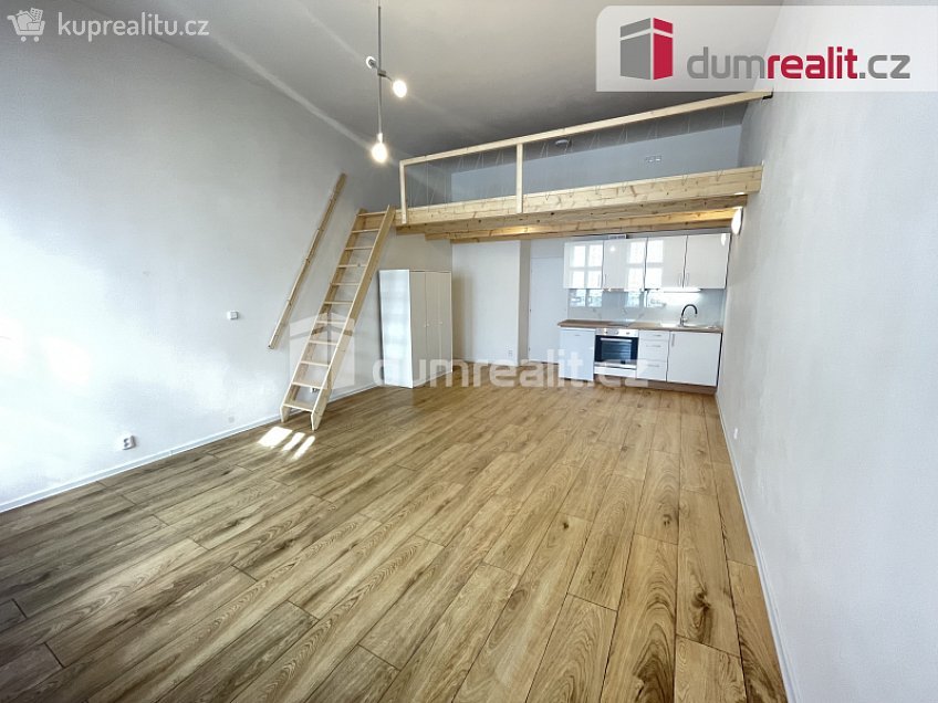 Pronájem bytu 1+kk 45 m^2 Na Valentince, Praha 5 